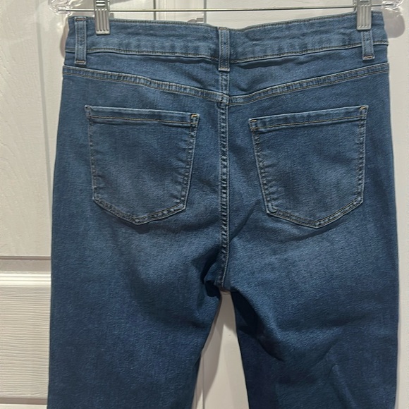 Time and Tru Women's High Rise Step Hem Kick Flare Jeans Size 12 - Picture 9 of 10